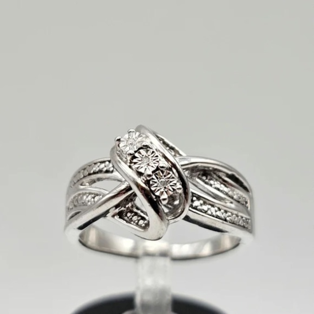 Elegant Silver Knot Ring with Sparkling Accents
